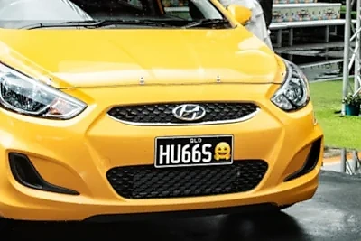 Plat Nomor dengan Emoji