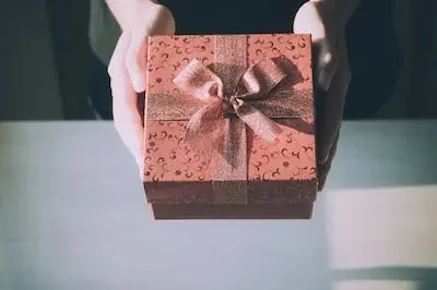 44 hadiah dari teman